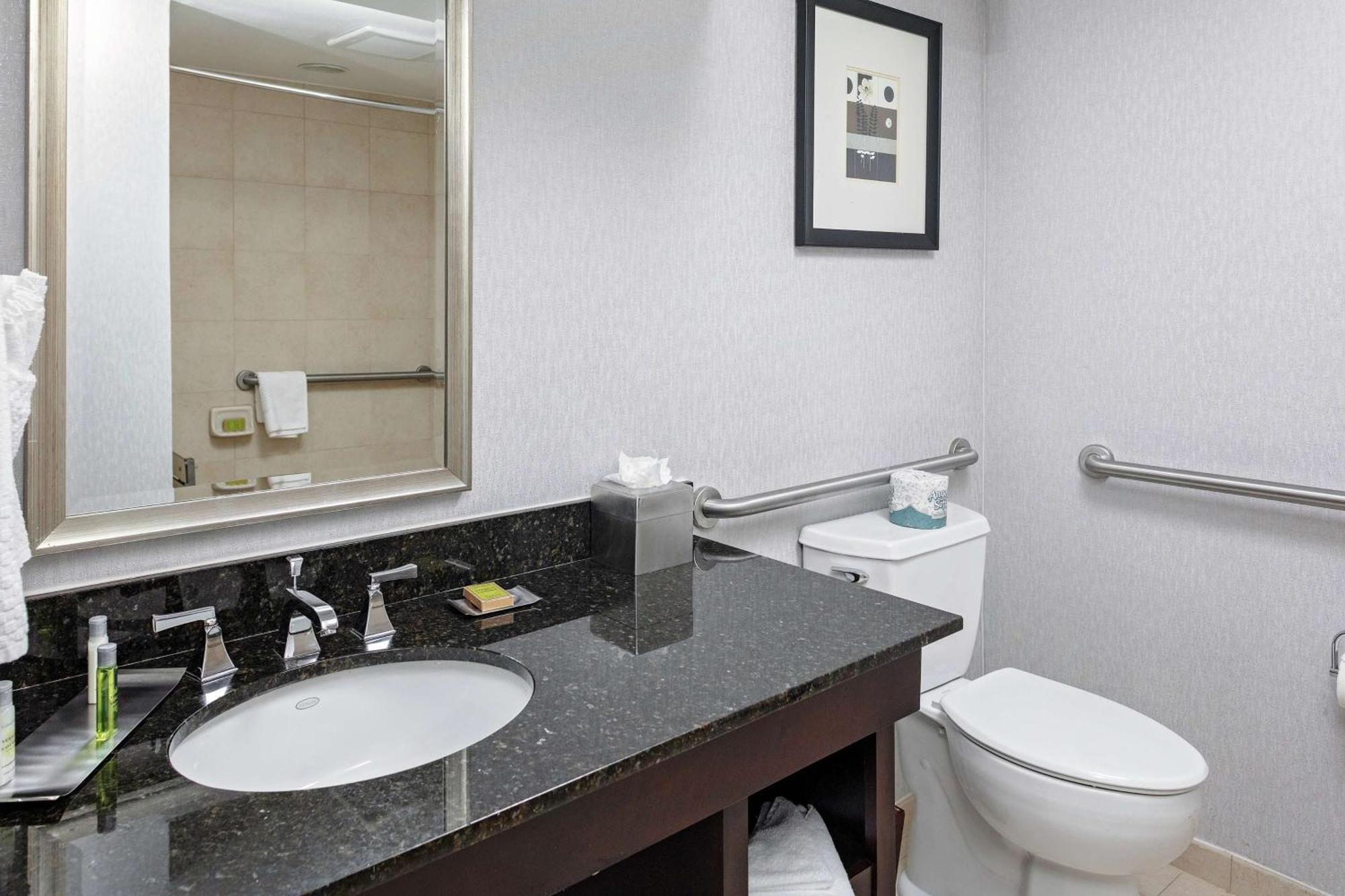 Doubletree By Hilton & Executive Meeting Center Omaha-downtown 4* Omaha
